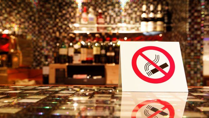 Harrah   s Casino Resort bans indoor smoking